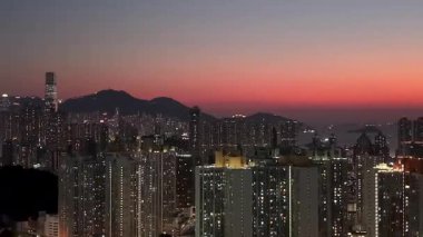 Altın Gün Batımı Kowloon Vibrant Urban Skyline, 2 Ocak 2026