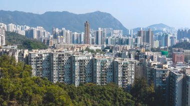 Açık gündüz ışığı Kowloon Tong kuzey binaları ve çevresini vurguluyor: 15 Ocak 2026