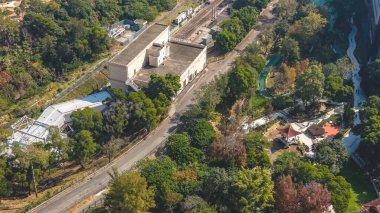 Günışığı, Cornwall Street Park çimlerini ve patikalarını vurguluyor: 15 Ocak 2026