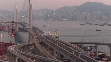 Parlak Gün Işıkları Taşkesiciler Köprüsü Kablo ve Kuleleri 10 Ocak 2026