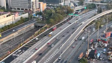 Batı Kowloon Otoyolu Victoria Limanı 'ndaki Şehir Bölgelerini Bağlayan 24 Aralık 2025