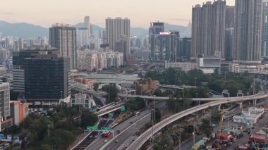 Batı Kowloon Otoyolu Victoria Limanı 'ndaki Şehir Bölgelerini Bağlayan 24 Aralık 2025