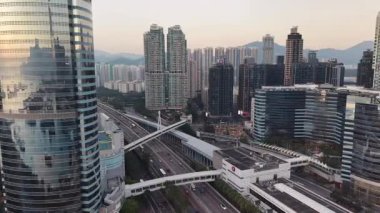 Batı Kowloon Otoyolu Victoria Limanı 'ndaki Şehir Bölgelerini Bağlayan 24 Aralık 2025