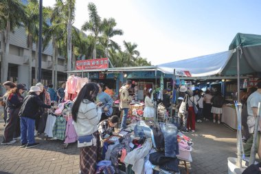 17 Ocak 2026 Canlı açık hava pazarı çeşitli ürünler ve hareketli toplum aktiviteleri sergiliyor