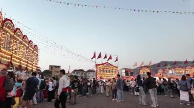 Renkli Dekorasyonlar Festivalde Parlıyor Kam Tin Jiao Kutlaması, 17 Ocak 2026