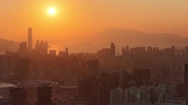 Parlak Gün Işığı Yoğun Şehir Manzarasını Aydınlatıyor Kowloon 'da 11 Ocak 2026