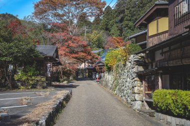 Barışçıl Japon dağ köyü 23 Kasım 2025 'te günlük kırsal yaşam