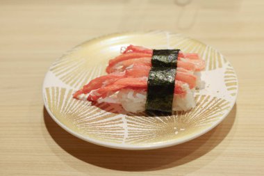 Japonya 'da 29 Kasım 2025' te Konveyör Kayışı Suşi Yemek Deneyimi Araştırması