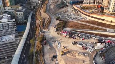 Parlak Gün Işığı Anderson Sitesi 'nde Aktif İnşaat Çalışmalarını Aydınlattı, Ocak 10 2026