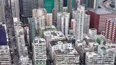 Ilık Akşam Işığı Hung Hom 'un Evinin Skyline' ını aydınlatıyor, 3 Şubat 2026