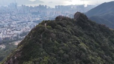 Lion Rock Tepesi Yükseliş Kowloon Şehir Bölgeleri, 25 Ocak 2026