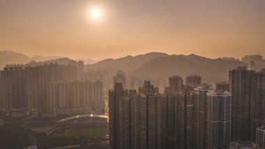 24 Ocak 2026 'da etrafı tepelerle çevrili bir konut.