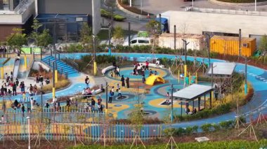 Renkli liman parkı Tseung Kwan O, 7 Şubat 2026 boyunca uzanır.