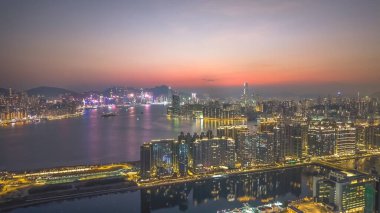 Modern bir Kowloon Körfezi Ofisi 8 Şubat 2026 'da Skyline