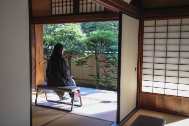 Zarif Japon Tapınağı Mimarisi Kapalı ve Açık Ahenk No: 24 2025