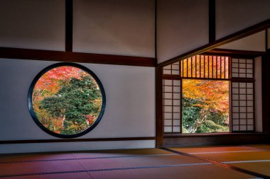 Tapınak penceresi, yaşam belirsizliğini ve tercihleri simgeliyor 24 Kasım 2025