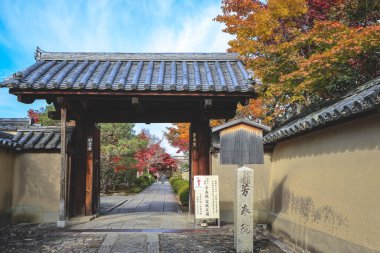 Rinzai alt tapınağında 24 Kasım 2025 'te serin bonsai bahçe pavyonu bulunmaktadır.