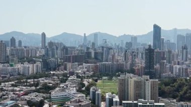 Orta Kowloon silueti yoğun şehir kulesi kümelerini gösteriyor, 11 Şubat 2026