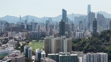 Orta Kowloon silueti yoğun şehir kulesi kümelerini gösteriyor, 11 Şubat 2026
