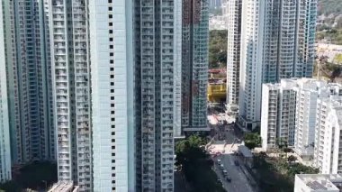 Pak Tin Estate Kuleleri Shek Kip Mei tepesinden yükseliyor, 11 Şubat 2026