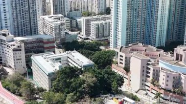 Shek Kip Mei ufuk çizgisinde gayrimenkul ve tepe zıtlıkları, 11 Şubat 2026