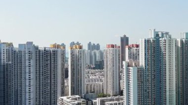 Shek Kip Mei Estate binaları yamaçların yanında duruyor, 11 Şubat 2026