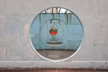 Ünlü emlak otoparkı çatısı geometrik tünel yapısını gözler önüne seriyor 8 Şubat 2026