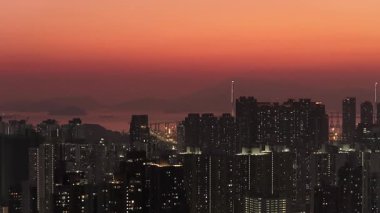 Nam Cheong Kuleleri 13 Şubat 2026 'da demiryolunun ve limanın yanında yükseliyor.