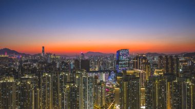 Modern konut kuleleri 15 Şubat 2026 'da aktif yapım üzerinde yükseliyor.