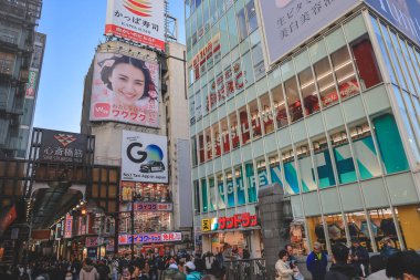 Yaya Köprüsü Osaka Alışveriş Merkezlerini birbirine bağlayan 25 Kasım 2025