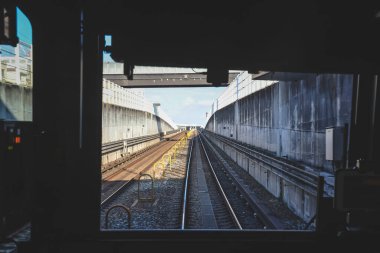 25 Kasım 2025 'te Osaka' nın önemli bölgelerini birbirine bağlayan yeraltı ulaşım merkezi.