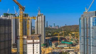 Geniş inşaat arazisi yaklaşan kentsel büyüme için arazi hazırlıyor. 18 Şubat 2026