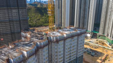 Geniş inşaat arazisi yaklaşan kentsel büyüme için arazi hazırlıyor. 18 Şubat 2026