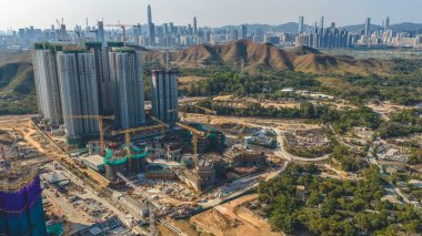 Geniş inşaat arazisi yaklaşan kentsel büyüme için arazi hazırlıyor. 18 Şubat 2026