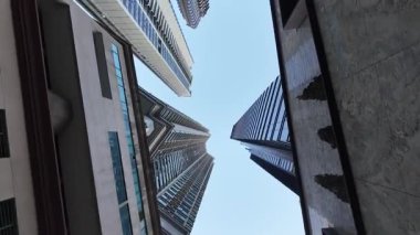 Şehir merkezine bakan yüksek tabaka Hillside İkamet Bölgesi 14 Şubat 2026