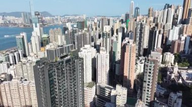 Sai Ying Pun Kuleleri 14 Şubat 2026 'da Batı yamacından yükseliyor.