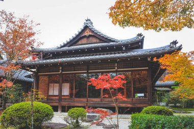 Geleneksel Ahşap Ev Kyoto 26 Kasım 2025 ile Serene Fall Zen Garden