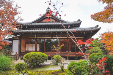 Geleneksel Ahşap Ev Kyoto 26 Kasım 2025 ile Serene Fall Zen Garden