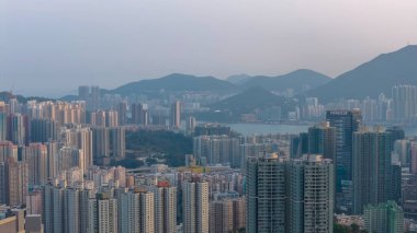 19 Şubat 2026 'da Kwun Tong İlçesi genelinde önemli kentsel kuleler yükseliyor.