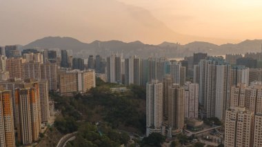 19 Şubat 2026 'da Kwun Tong İlçesi genelinde önemli kentsel kuleler yükseliyor.