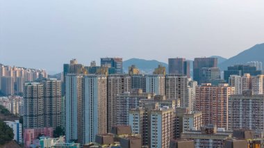 19 Şubat 2026 'da Kwun Tong İlçesi genelinde önemli kentsel kuleler yükseliyor.