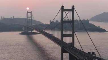 Altın Gün Batımı Tsing Ma Köprüsü 'nde Ilık Işık Kılavuzu 21 Şubat 2026