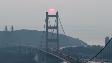 Altın Gün Batımı Tsing Ma Köprüsü 'nde Ilık Işık Kılavuzu 21 Şubat 2026