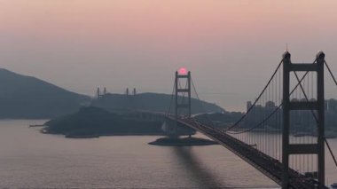 Altın Gün Batımı Tsing Ma Köprüsü 'nde Ilık Işık Kılavuzu 21 Şubat 2026