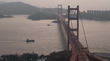 Zarif Kablo Kalıcı Köprü Sahne Arkaplanı 21 Şubat 2026