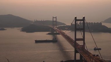 Zarif Kablo Kalıcı Köprü Sahne Arkaplanı 21 Şubat 2026