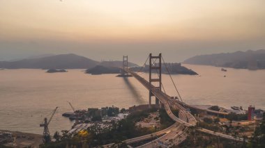 Kulelerin, kabloların, otoyolların ve adaların yer aldığı sahil işaretleri 21 Şubat 2026