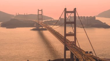 Kulelerin, kabloların, otoyolların ve adaların yer aldığı sahil işaretleri 21 Şubat 2026