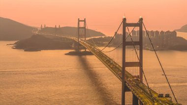 Kulelerin, kabloların, otoyolların ve adaların yer aldığı sahil işaretleri 21 Şubat 2026