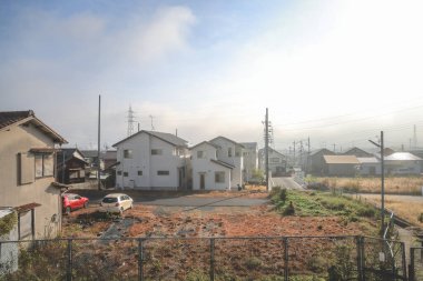 İshiyama Sakamoto treni 27 Kasım 2025 'te görülmüş güzel bir kır manzarası.